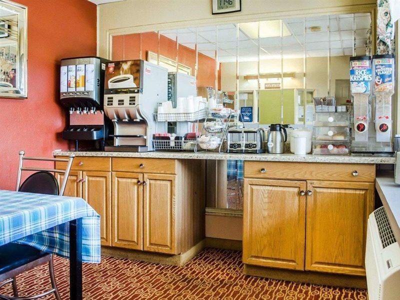 Rodeway Inn Harrisburg Buitenkant foto
