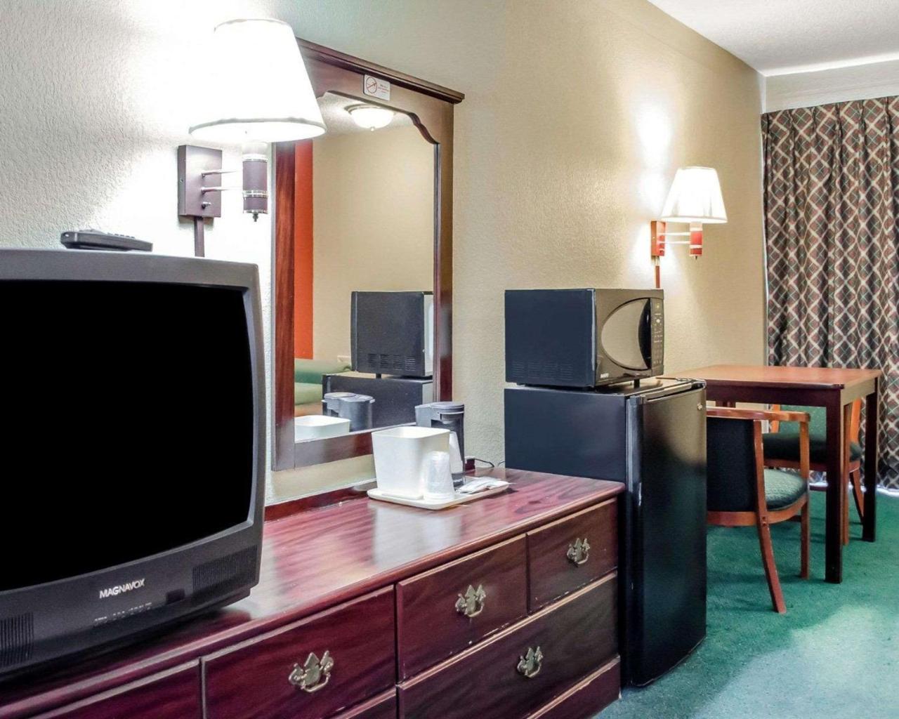 Rodeway Inn Harrisburg Buitenkant foto