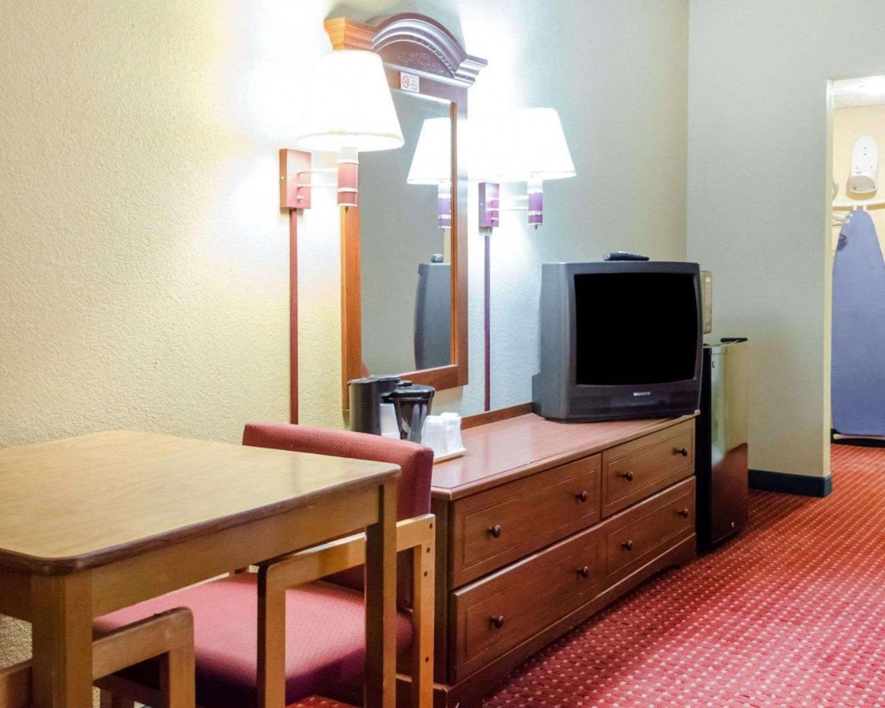 Rodeway Inn Harrisburg Buitenkant foto