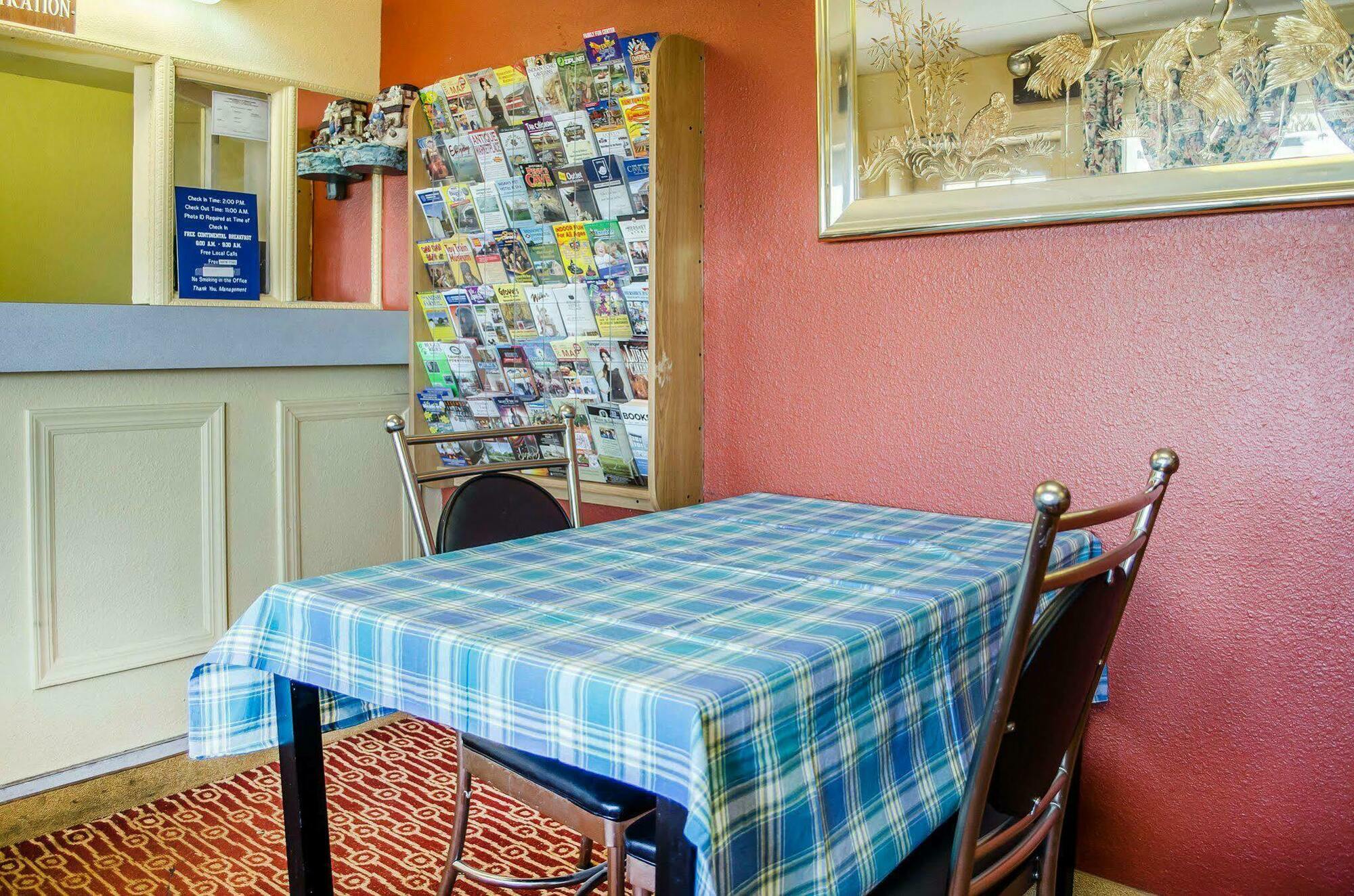 Rodeway Inn Harrisburg Buitenkant foto