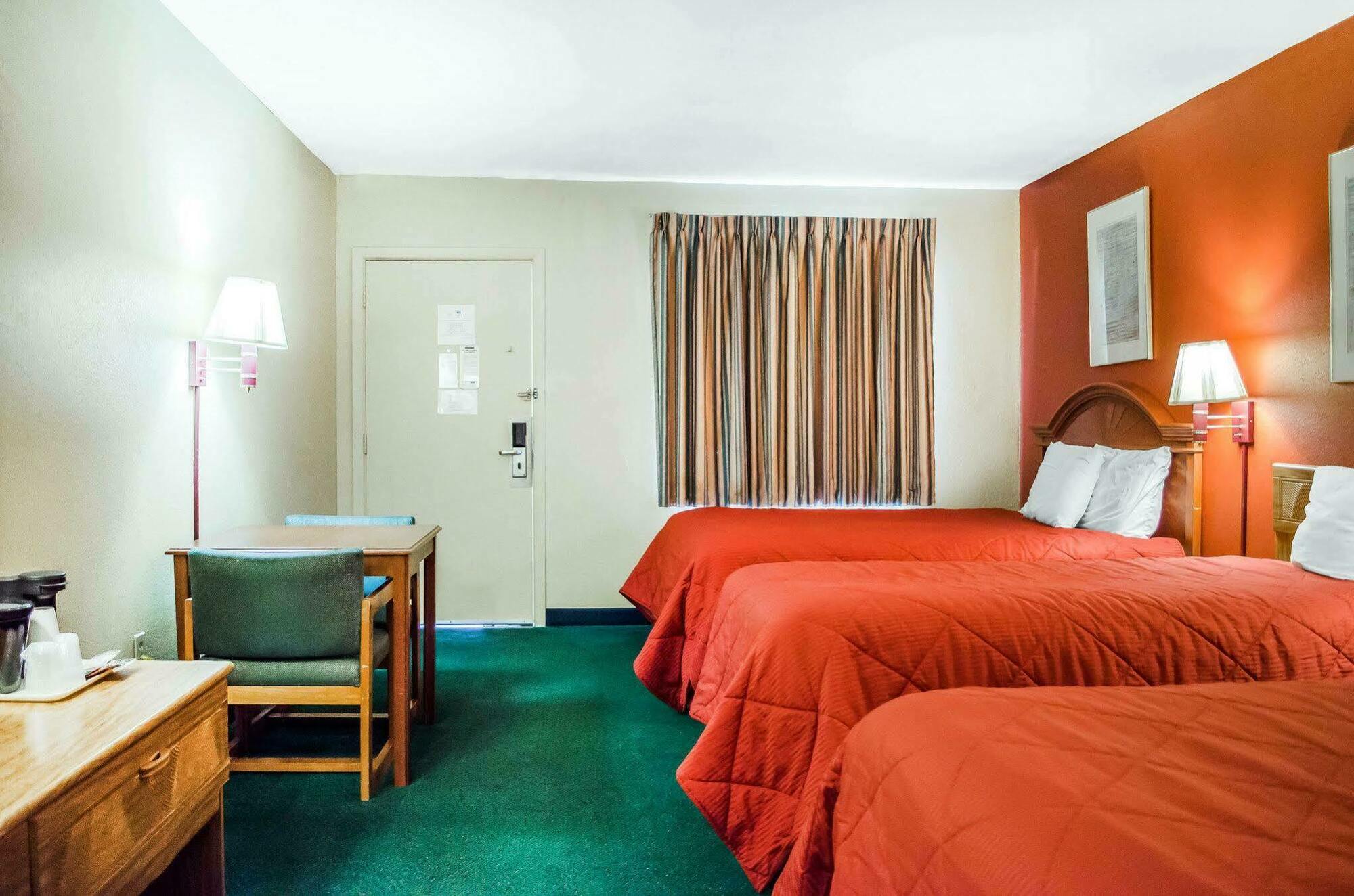 Rodeway Inn Harrisburg Buitenkant foto
