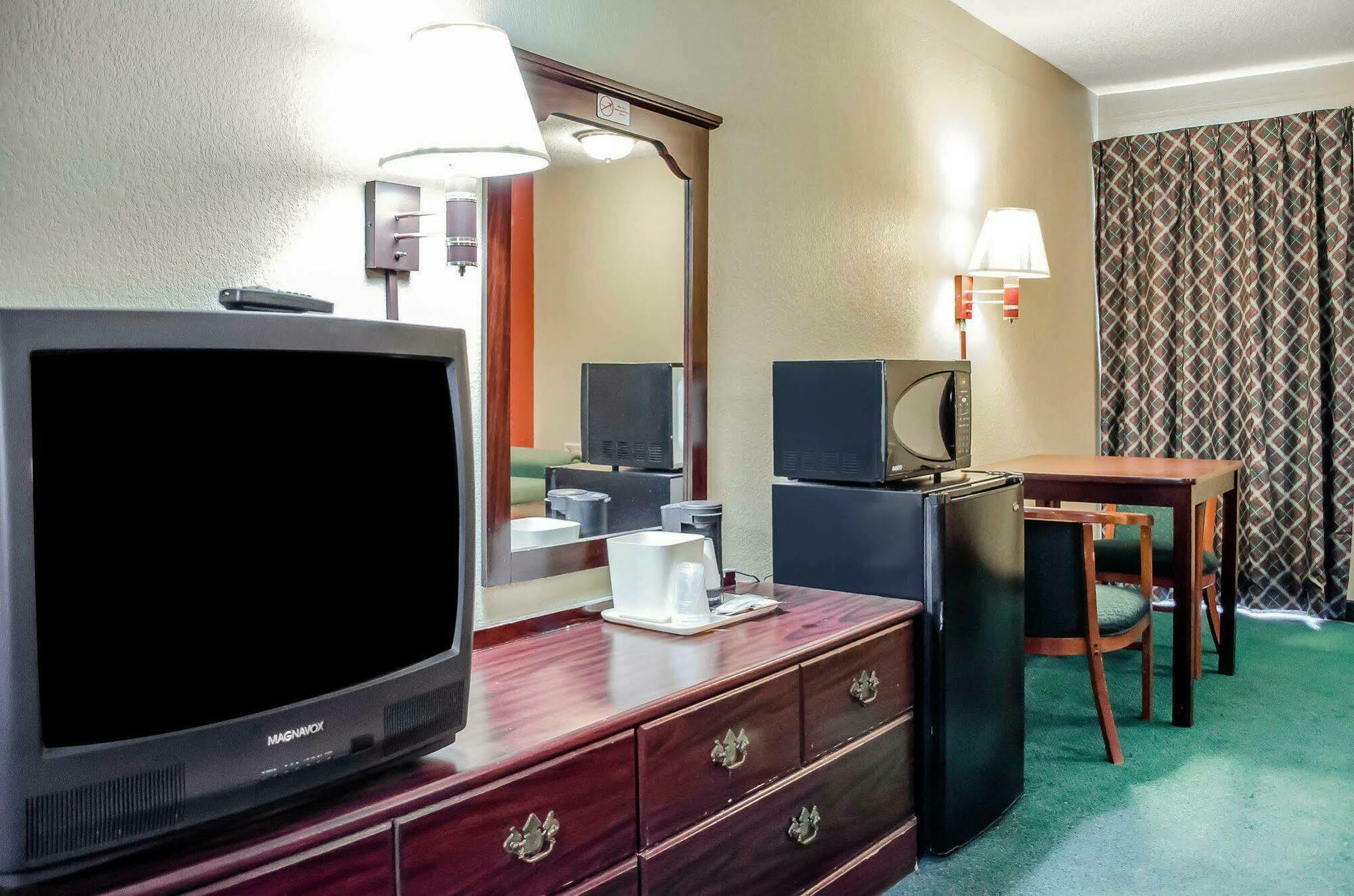 Rodeway Inn Harrisburg Buitenkant foto