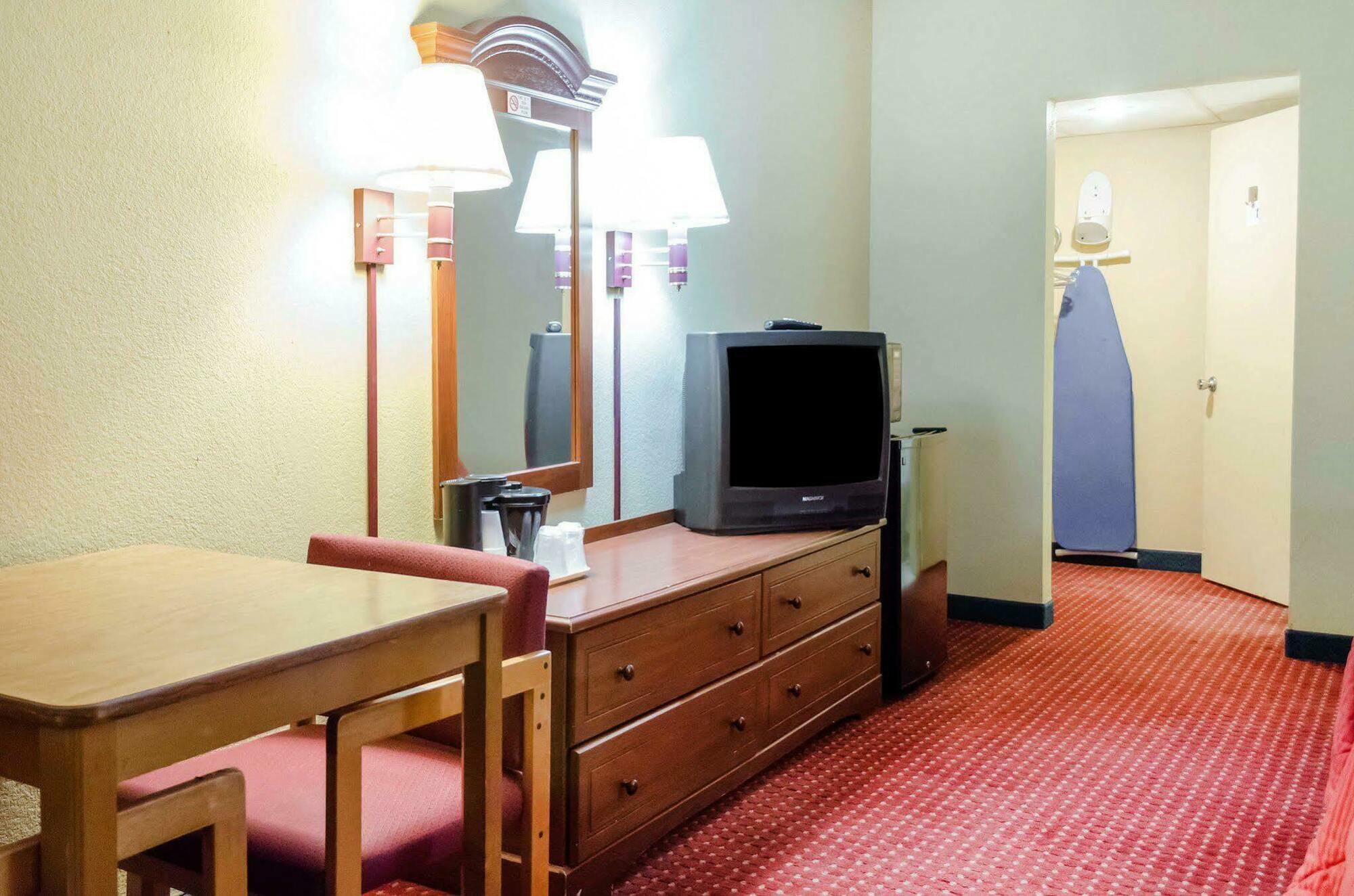 Rodeway Inn Harrisburg Buitenkant foto